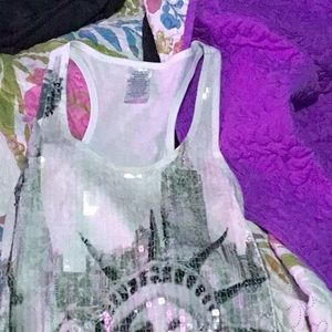 Iam selling a tank top size medium